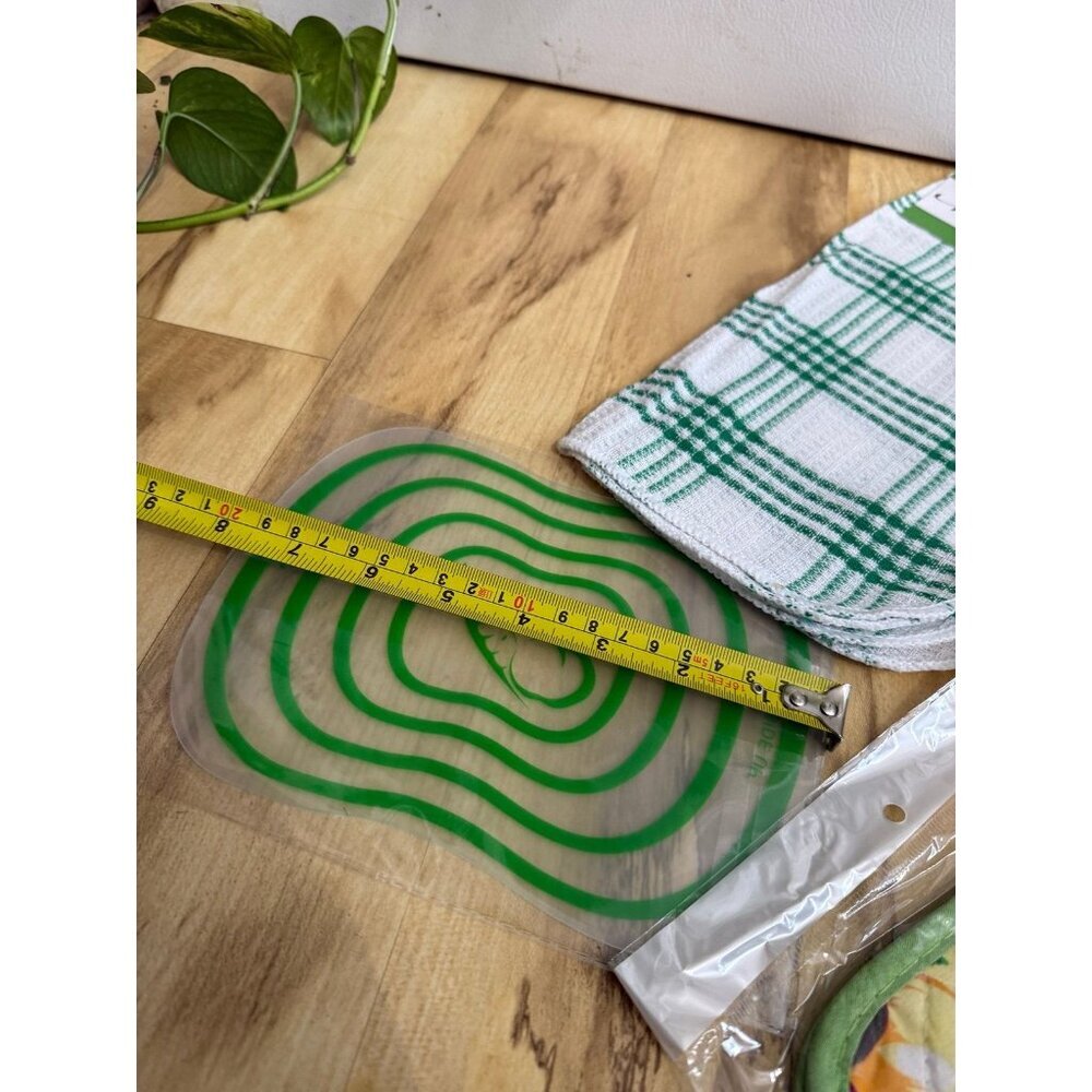 Kitchen Essentials Bundle – Dish Towels, Pot Holder & Sink Liner (New) - Picture 3 of 10